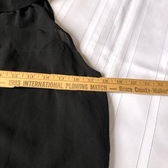 Elegant Black Sleeveless Top - Picture 3 of 12